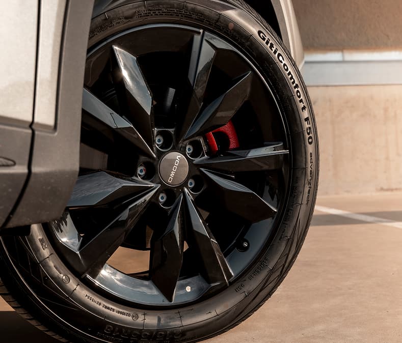 Black sporty rims