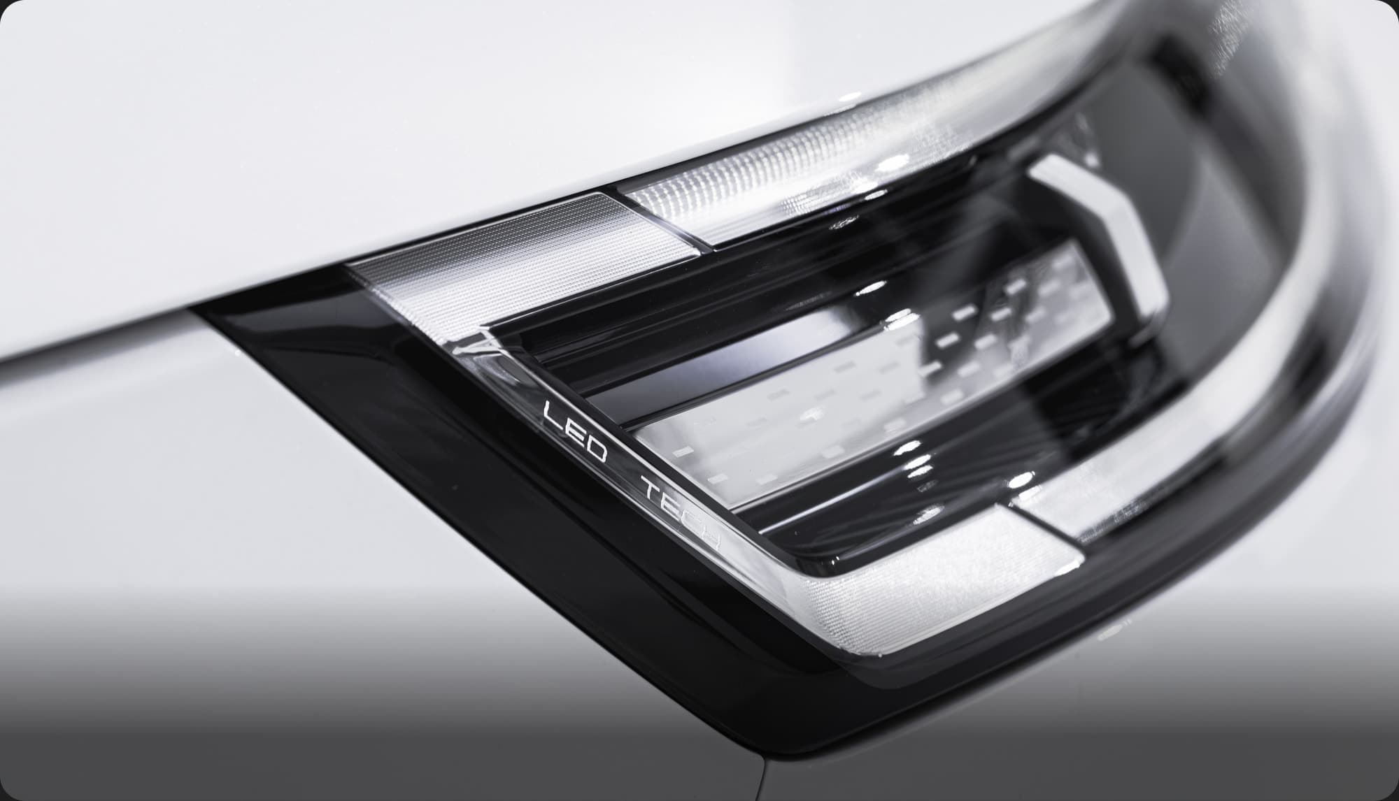 JAECOO J5 EV headlight detail
