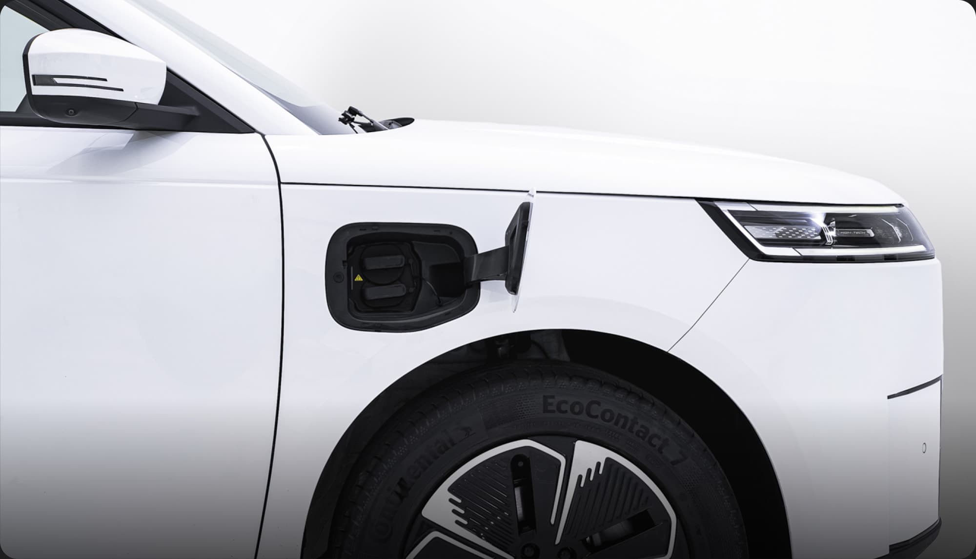 JAECOO J5 EV charging port